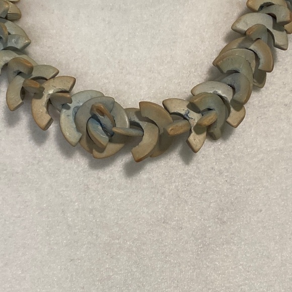 Seashell Cream Howlite Chevron Arrow Bohemian Edgy Minimalist Choker Necklace - Picture 9 of 16